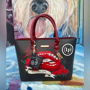 La Philipe design in miami lip rhinestone new with tag brown purse tote clutch